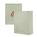 Caja con tapa abatible y junta de goma